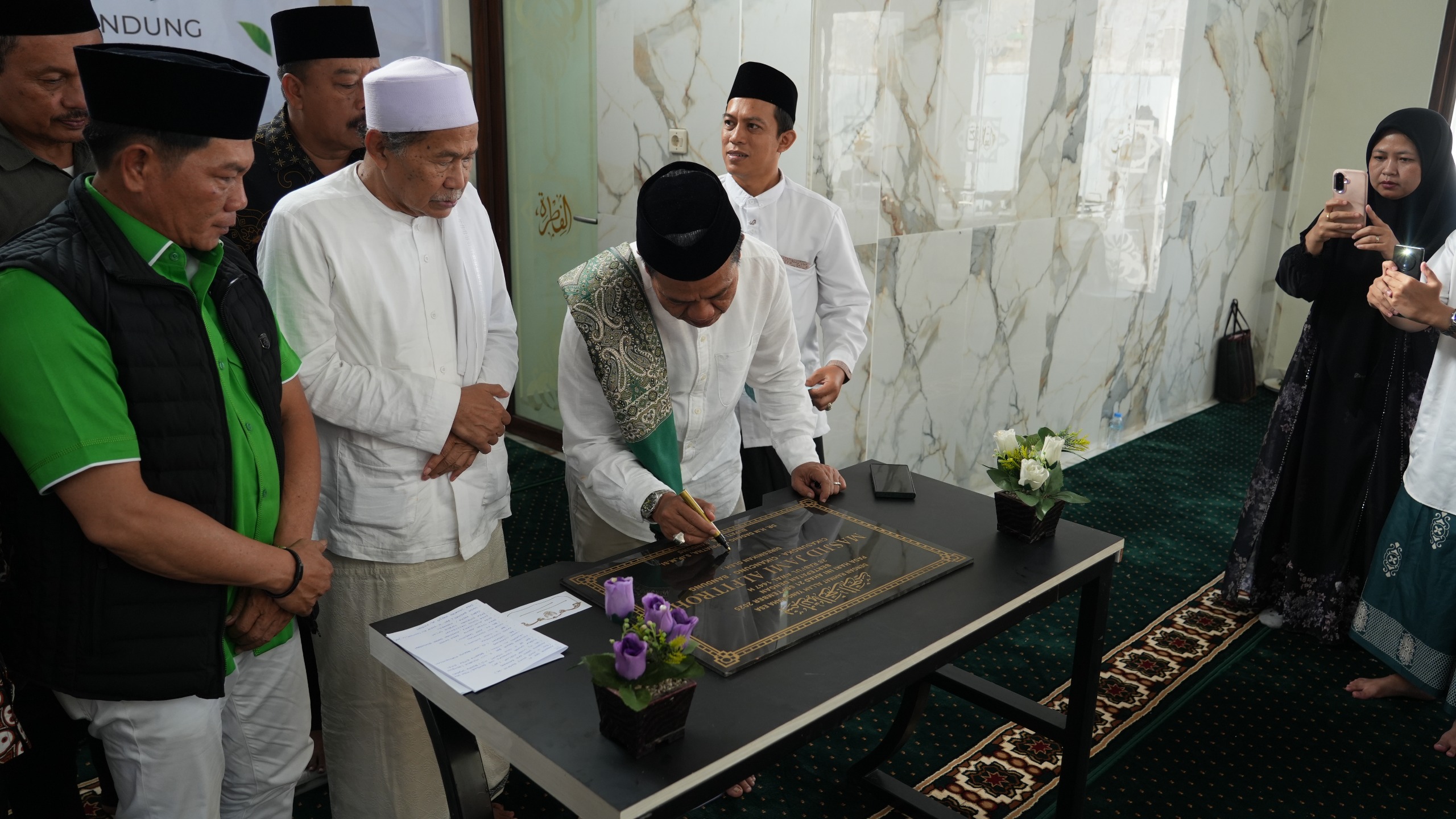 Bupati Bandung Berharap Keberadaan  Masjid Harus Melahirkan Generasi Berahlak